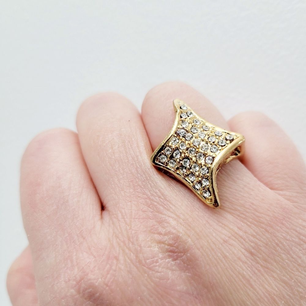 Brand New Gold Plated Star Rhinestone Ring Size: 7 US